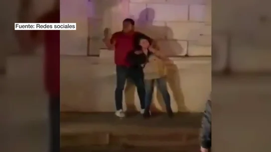 Un hombre asesina a puñaladas a su novia embarazada en plena calle tras amenazarla durante 90 minutos Un hombre asesina a puñaladas a su novia embarazada en plena calle tras amenazarla durante 90 minutos
