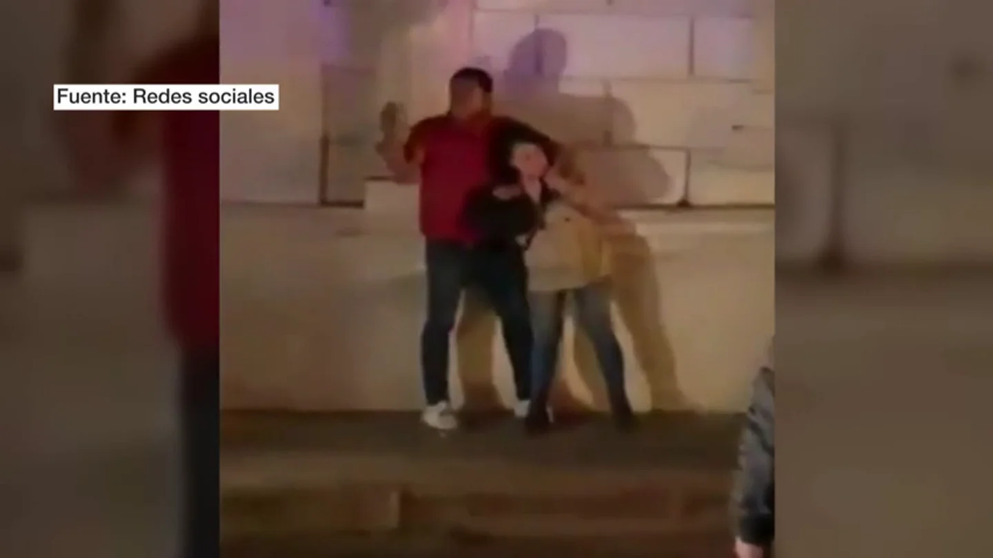 Un hombre asesina a puñaladas a su novia embarazada en plena calle tras amenazarla durante 90 minutos Un hombre asesina a puñaladas a su novia embarazada en plena calle tras amenazarla durante 90 minutos
