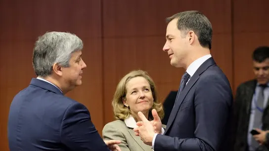 Nadia Calviño habla con el presidente del Eurogrupo y el ministro de Finanzas belga en funciones Nadia Calviño habla con el presidente del Eurogrupo y el ministro de Finanzas belga en funciones