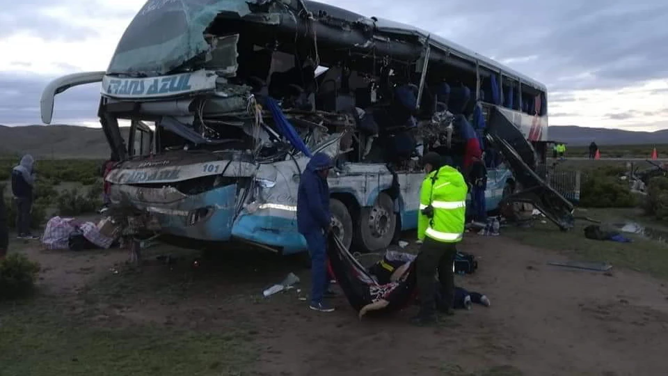 Imagen del accidente de autobús que dejó 22 muertos el pasado sábado en Bolivia