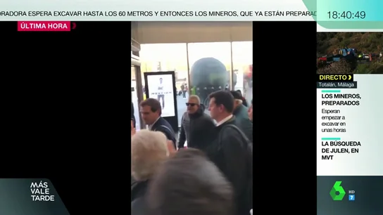 Albert Rivera, increpado por un grupo de taxistas Albert Rivera, increpado por un grupo de taxistas