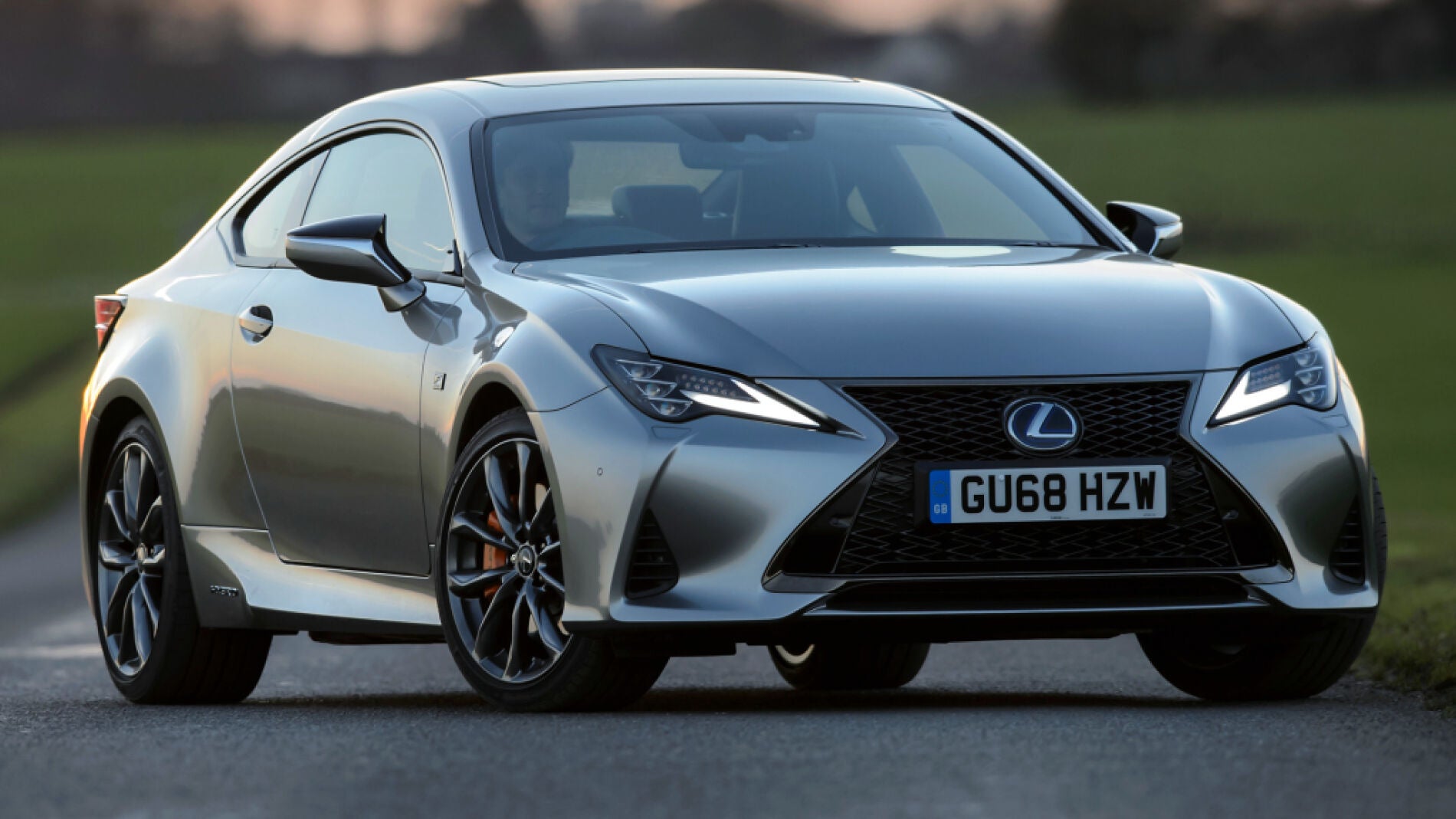 Ya a la venta la renovada gama Lexus RC