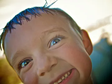 Usamos más de una decena de muecas faciales para expresar sentimientos positivos Usamos más de una decena de muecas faciales para expresar sentimientos positivos