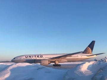 El avión averiado de United Airlines El avión averiado de United Airlines