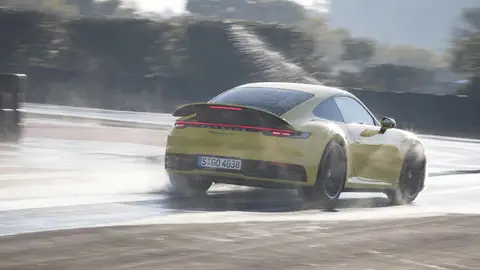 Porsche estrena el “Modo Mojado”, ¿en qué consiste? Porsche estrena el “Modo Mojado”, ¿en qué consiste?