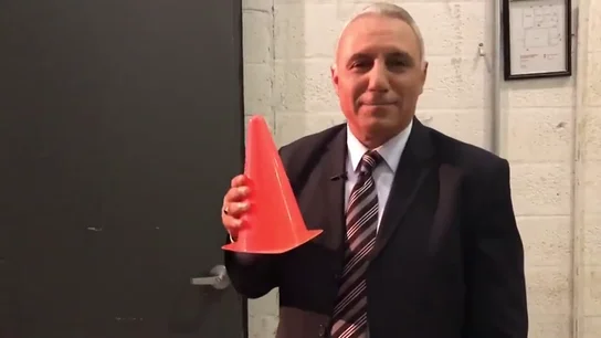 Stoichkov ataca a Arbeloa con un cono en la mano: "Este no sabe nada de fútbol" Stoichkov ataca a Arbeloa con un cono en la mano: "Este no sabe nada de fútbol"