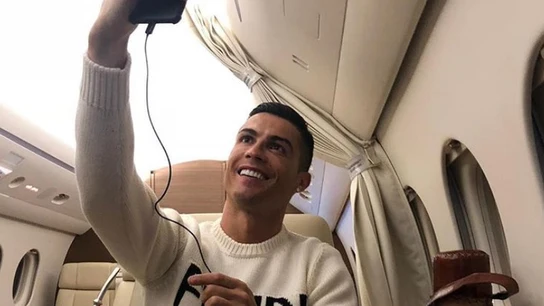 Cristiano Ronaldo, en su avión privado Cristiano Ronaldo, en su avión privado