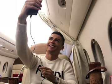 Cristiano Ronaldo, en su avión privado Cristiano Ronaldo, en su avión privado