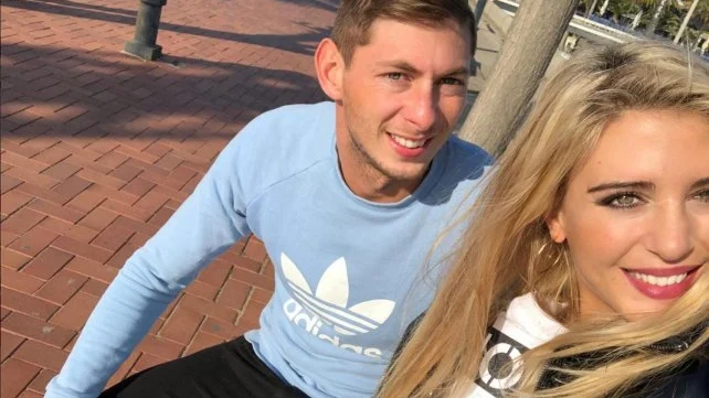 La exnovia de Emiliano Sala, junto al jugador argentino