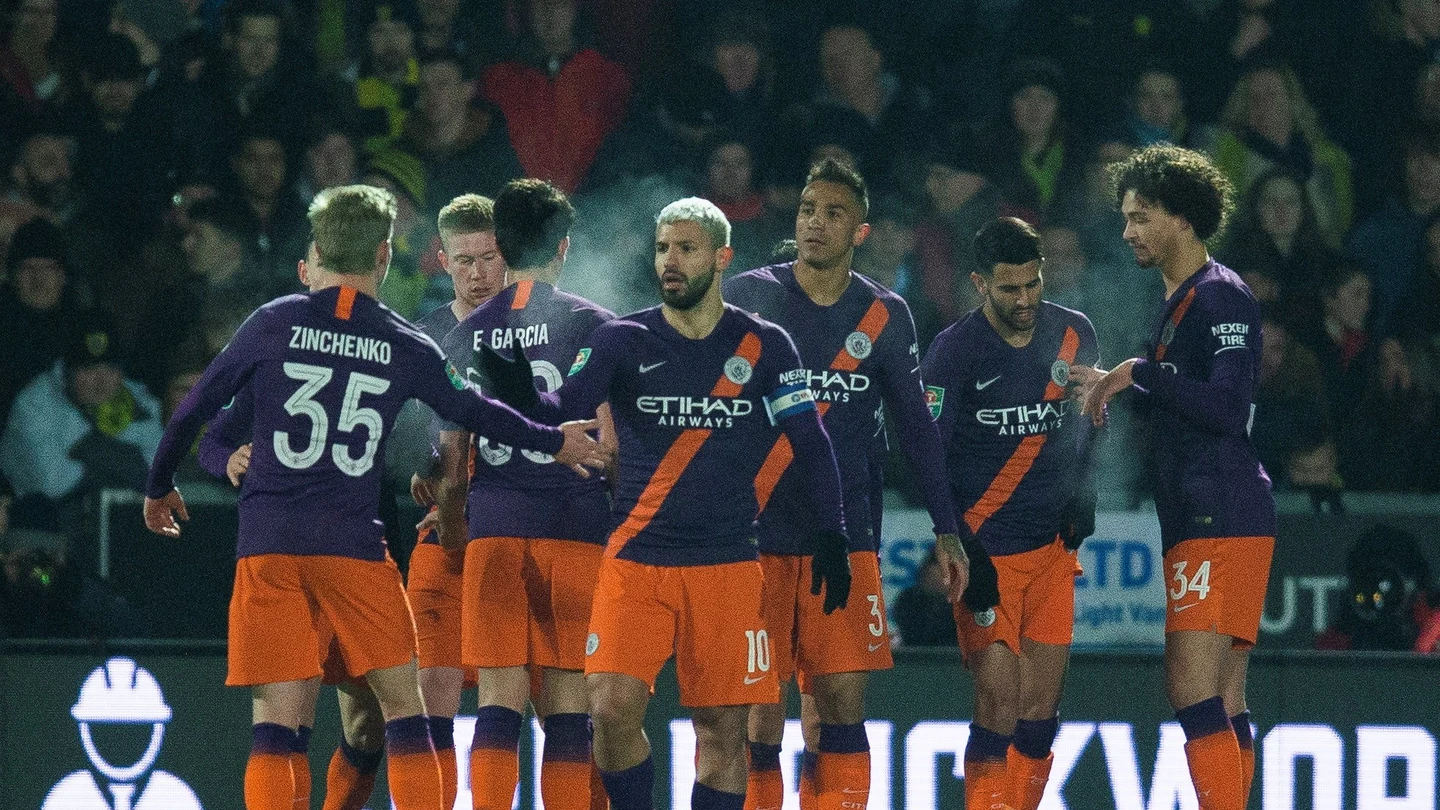 Kun Agüero celebra su gol ante el Burton Albion Kun Agüero celebra su gol ante el Burton Albion