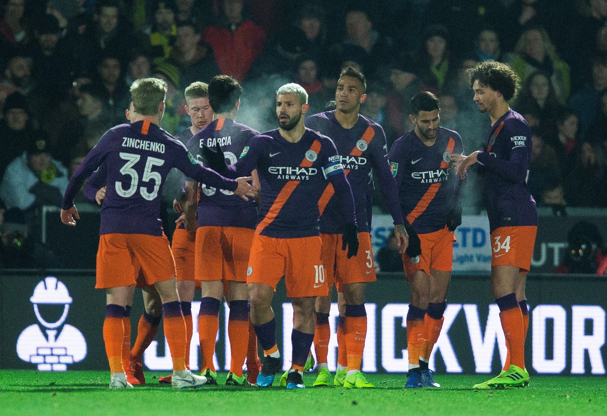 Kun Agüero celebra su gol ante el Burton Albion