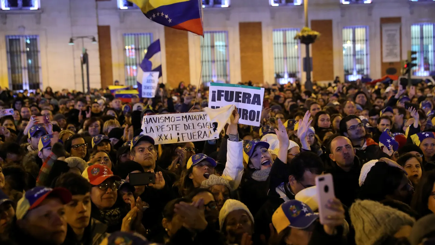 Decenas de venezolanos apoyan en Madrid a Juan Guaidó Decenas de venezolanos apoyan en Madrid a Juan Guaidó