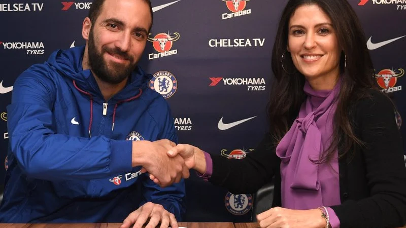 Higuaín llega al Chelsea