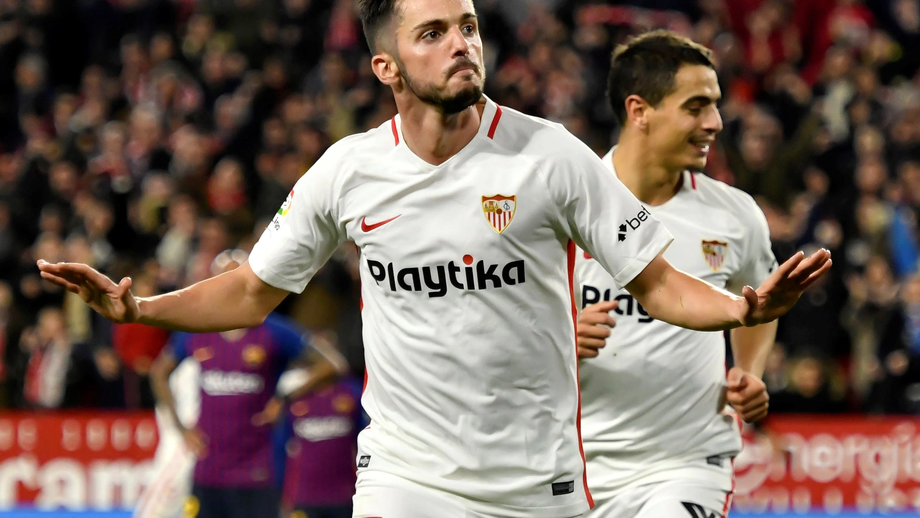 Sarabia festeja su gol ante el Barcelona