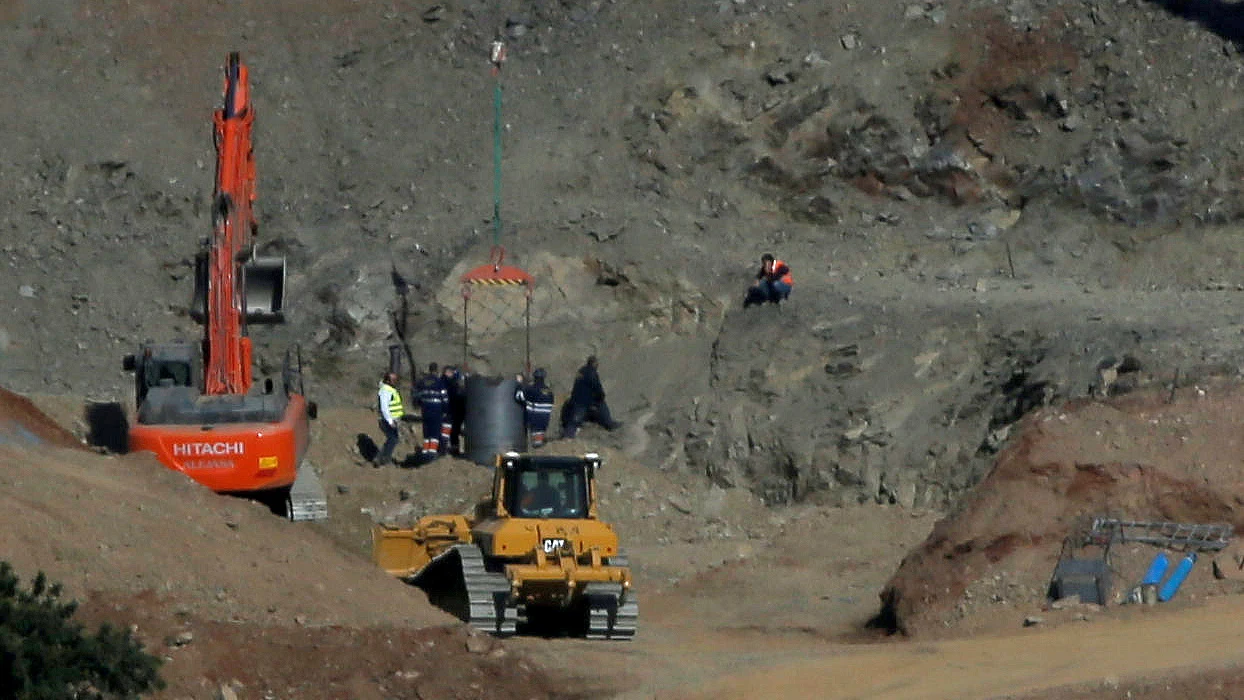 Los mineros junto al pozo de Totalán (Málaga).