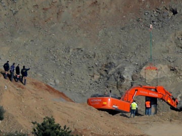 Los mineros junto al pozo de Totalán, Málaga. Los mineros junto al pozo de Totalán, Málaga.
