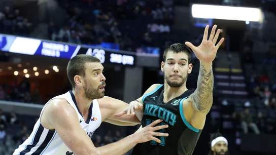 Marc Gasol y Willy Hernangómez, durante el Grizzlies-Hornets Marc Gasol y Willy Hernangómez, durante el Grizzlies-Hornets