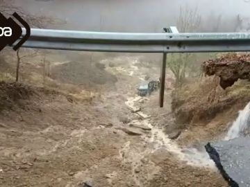 Impactantes imágenes de un accidente mortal en Asturias por las intensas lluvias