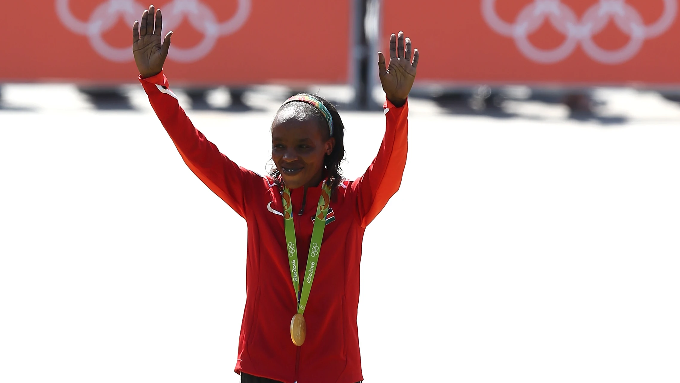 Jemima Sumgong, con su medalla de oro en los Juegos Olímpicos de 2016