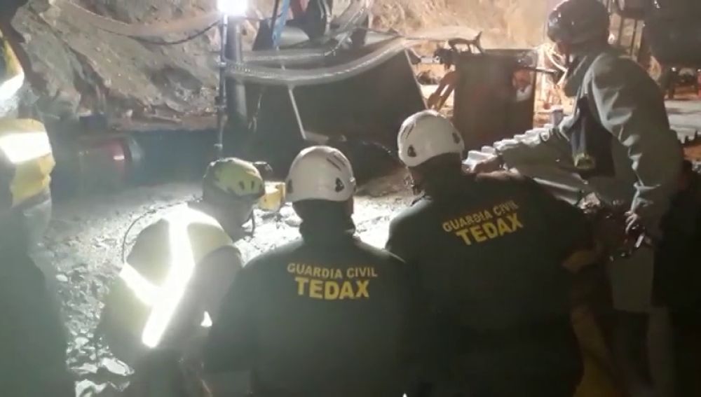El vídeo de la cuarta microvoladura de los TEDAX en el túnel por el que los mineros tratan de llegar hasta Julen