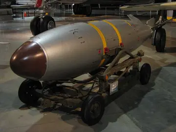 Bomba nuclear Bomba nuclear