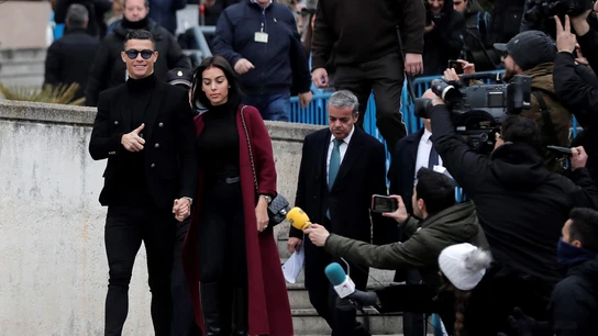 Cristiano Ronaldo abandona la Audiencia Provincial de Madrid Cristiano Ronaldo abandona la Audiencia Provincial de Madrid