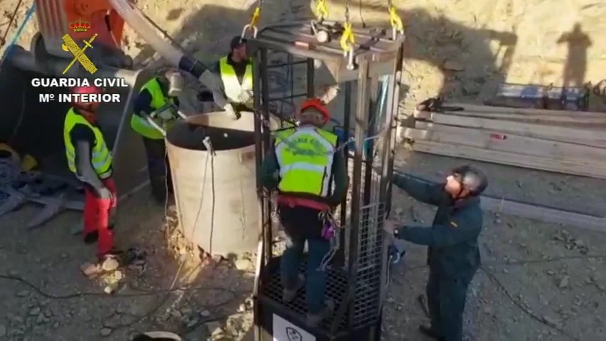 Primer vídeo de los trabajos de los mineros en la jaula del túnel en la que buscan a Julen en Totalán