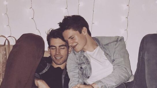 Matthew Pacifici, junto a su novio