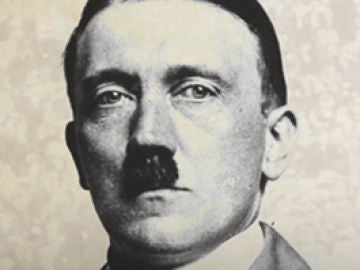 Persiguiendo a Hitler (Sección - Vertical) Persiguiendo a Hitler (Sección - Vertical)