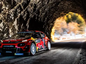 Sébastien Ogier sigue líder por solo 4,3 segundos Sébastien Ogier sigue líder por solo 4,3 segundos