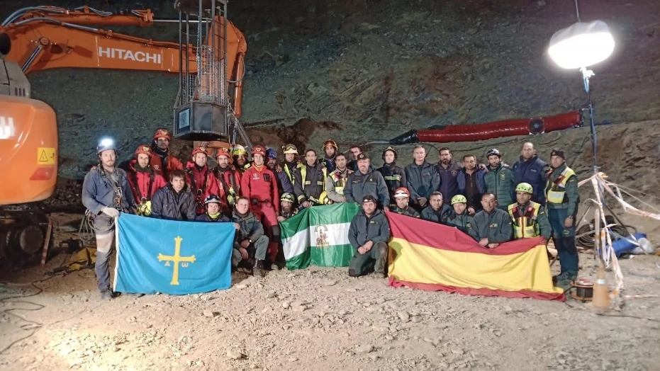 Fotografía del equipo que ha trabajado en el rescate del pequeño Julen.