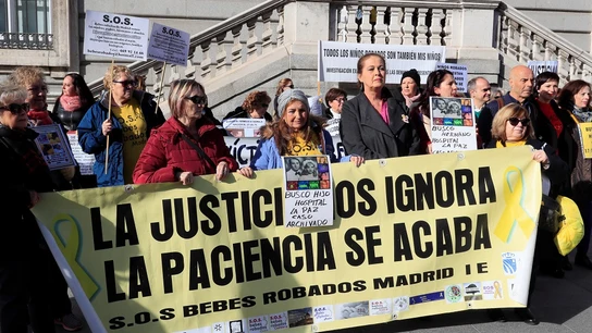 Imagen de la manifestación estatal de víctimas por el robo de bebés en Madrid Imagen de la manifestación estatal de víctimas por el robo de bebés en Madrid