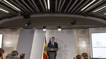 El presidente del Gobierno, Pedro Sánchez, durante la rueda de prensa ofrecida en el Palacio de la Moncloa.