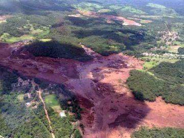 Rotura de una presa en Brasil Rotura de una presa en Brasil