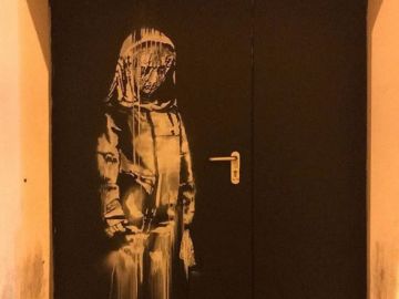 La obra de Banksy, homenaje a las víctimas de Bataclan La obra de Banksy, homenaje a las víctimas de Bataclan