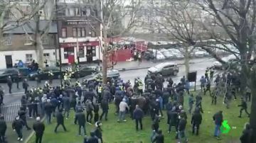La brutal pelea entre los hooligans del Milwall y del Everton que dejó un herido por arma blanca