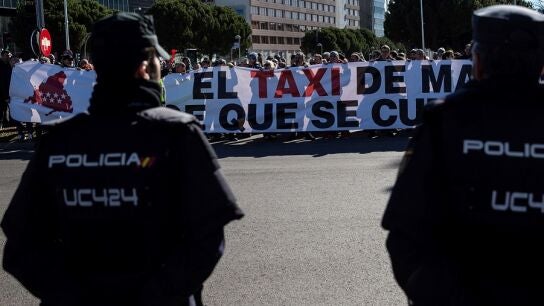 Concentraci&oacute;n de taxistas en los alrededores de Ifema