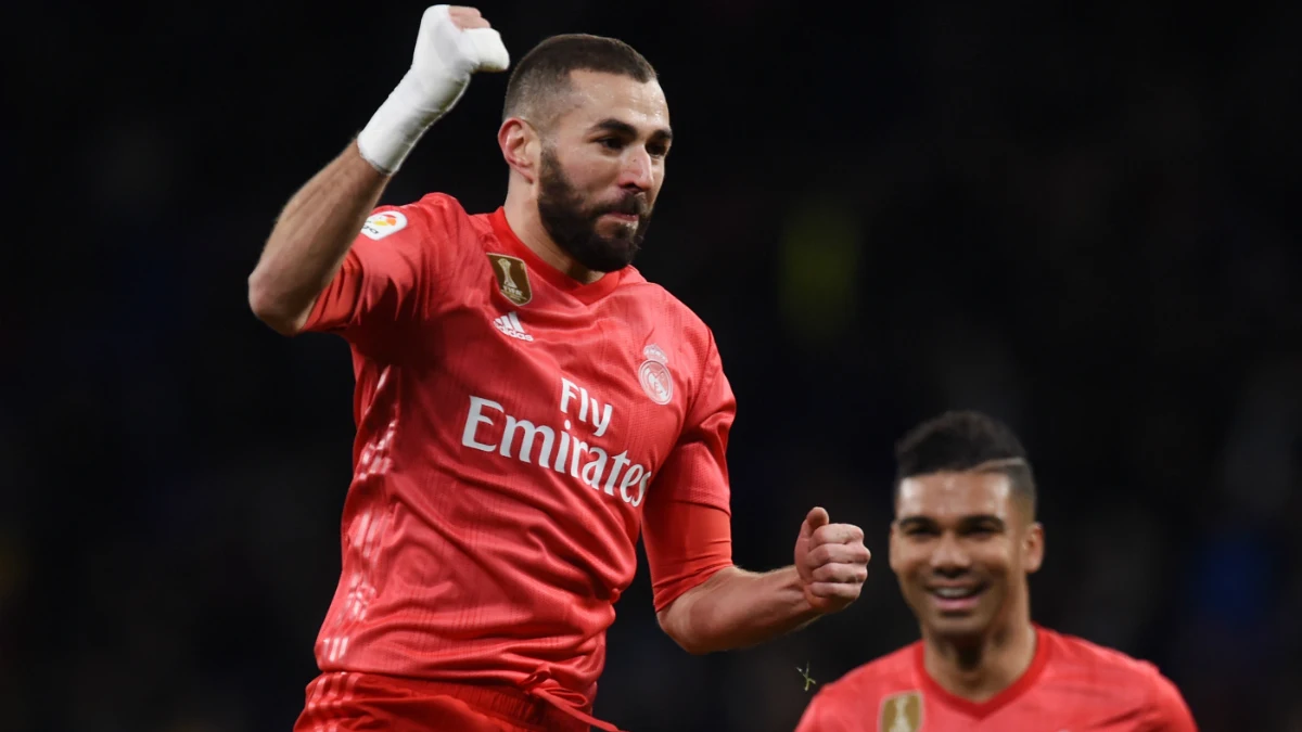 Benzema celebra un gol con el Real Madrid