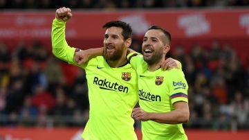 Messi celebra un gol con Jordi Alba