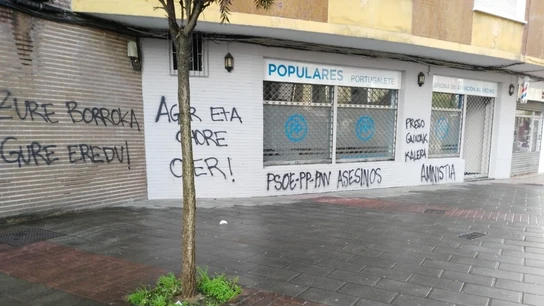 Pintadas en la sede del PP de Portugalete Pintadas en la sede del PP de Portugalete
