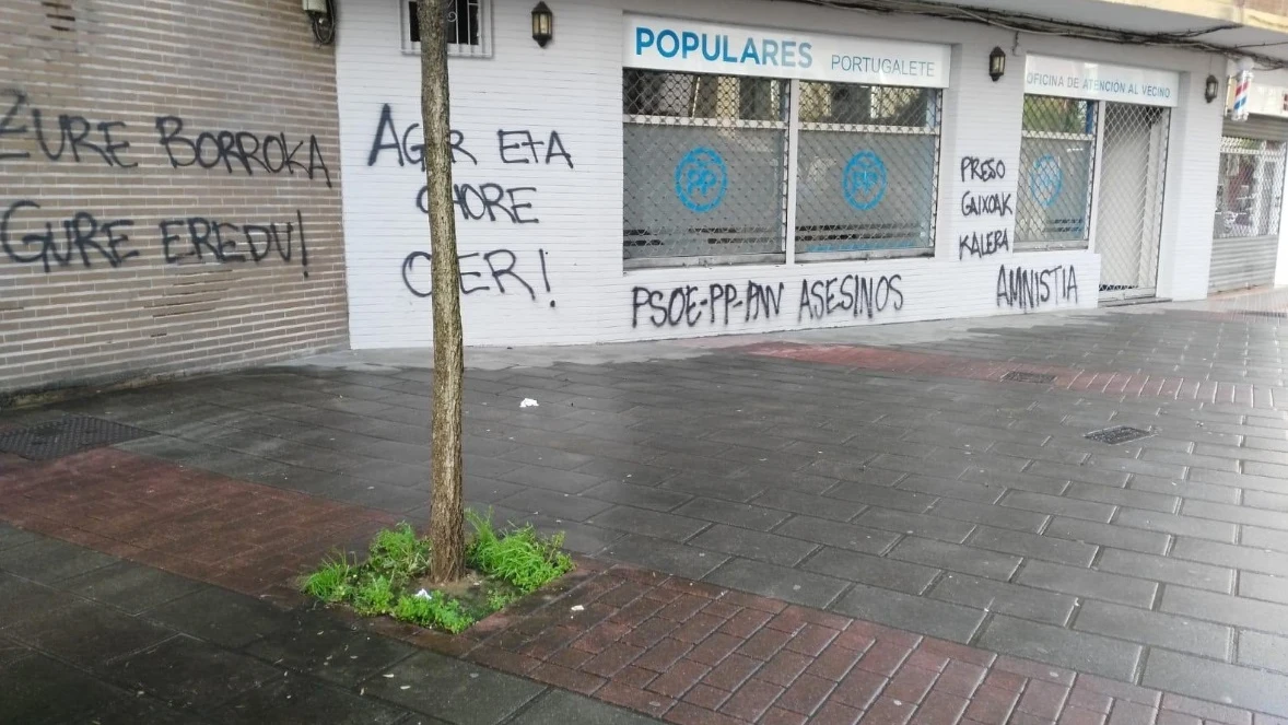 Pintadas en la sede del PP de Portugalete