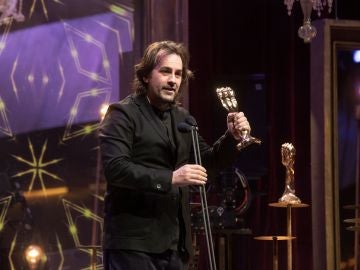 Isaki Lacuesta recibe el Premio Gaudí a la Mejor Dirección por "Entre dos aguas" Isaki Lacuesta recibe el Premio Gaudí a la Mejor Dirección por "Entre dos aguas"