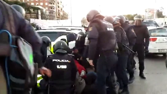 Los antidisturbios acuden a desalojar a los taxistas acampados en el Paseo de la Castellana Los antidisturbios acuden a desalojar a los taxistas acampados en el Paseo de la Castellana