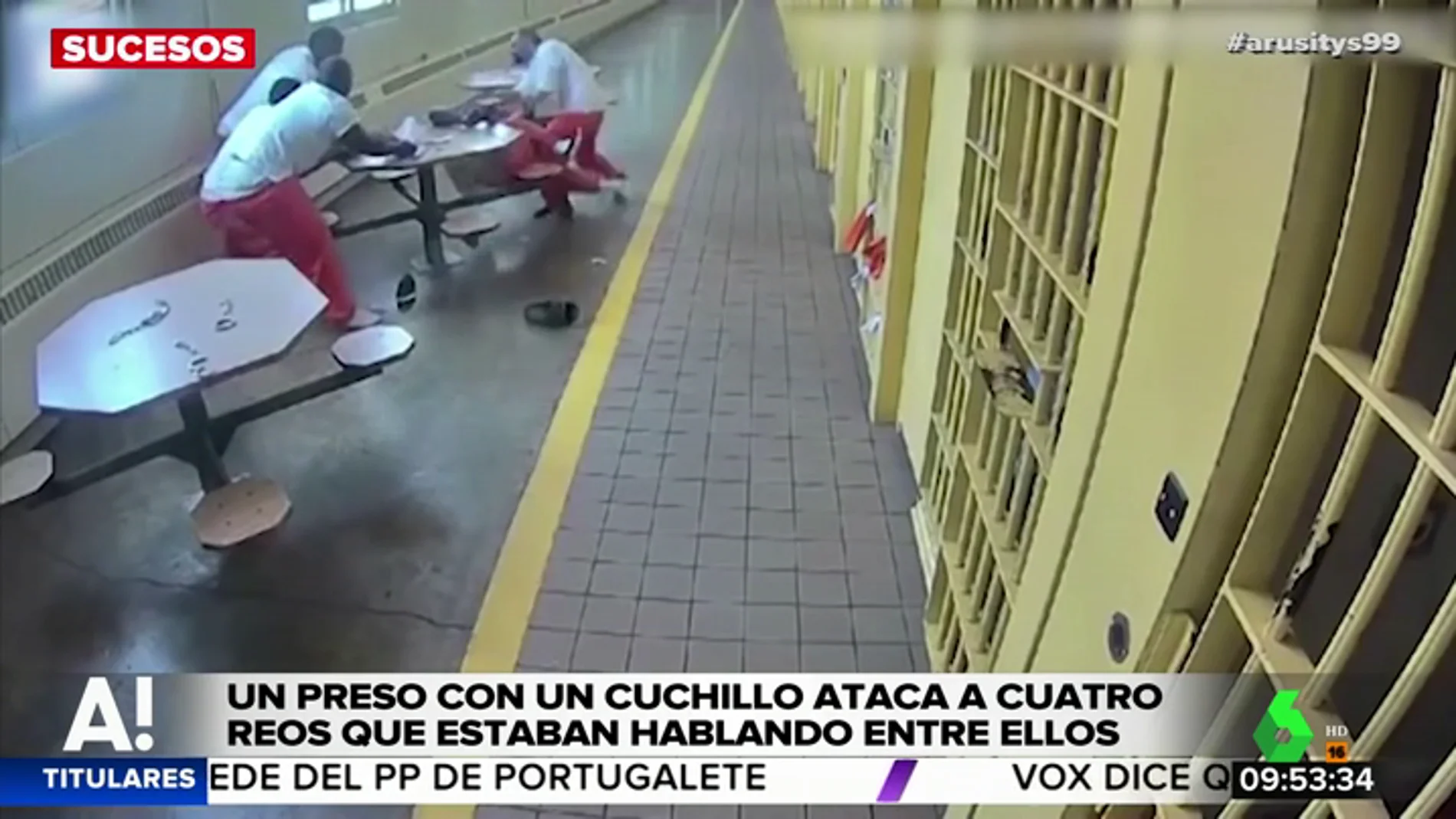 Un preso apuñala con un cuchillo a otros cuatro reclusos que estaban esposados a una mesa