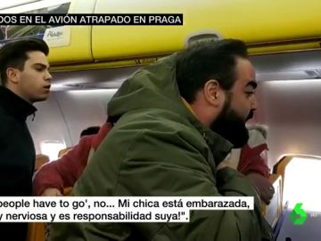 Motín a bordo del avión de Ryanair atrapado en Praga Motín a bordo del avión de Ryanair atrapado en Praga