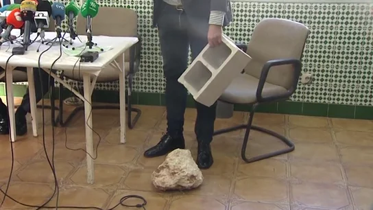 Estos eran los bloques que el dueño de la finca puso sobre el pozo donde cayó Julen: "El niño debió escurrirse" Estos eran los bloques que el dueño de la finca puso sobre el pozo donde cayó Julen: "El niño debió escurrirse"