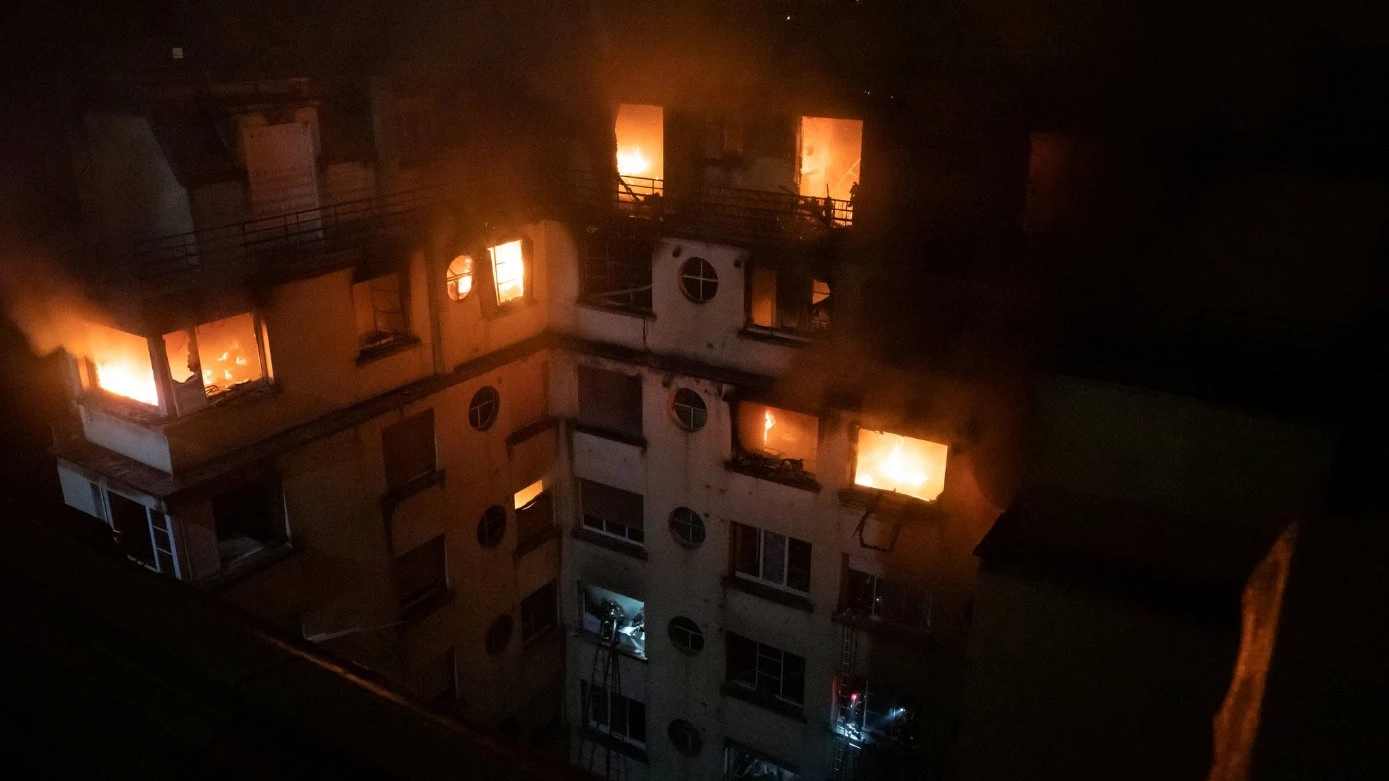 El incendio de un edificio de viviendas en París