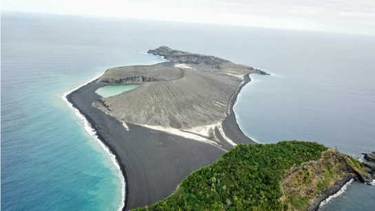 Vista satélite de la isla Hunga Tonga-Hunga Ha'apai  Vista satélite de la isla Hunga Tonga-Hunga Ha'apai