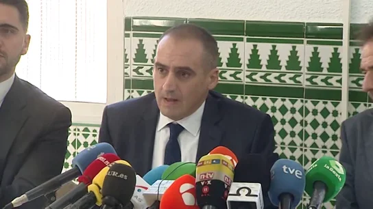 El abogado del dueño de la finca de Totalán donde murió Julen culpa al pocero: "Dijo que lo tenía todo en regla" El abogado del dueño de la finca de Totalán donde murió Julen culpa al pocero: "Dijo que lo tenía todo en regla"