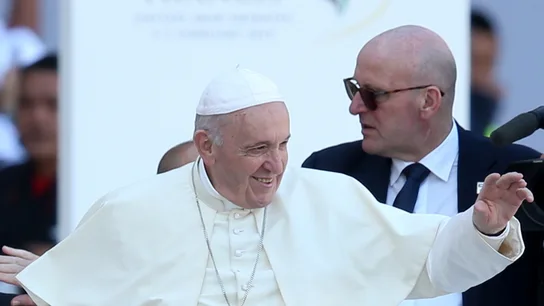 El papa Francisco oficia una misa multitudinaria en Abu Dabi  El papa Francisco oficia una misa multitudinaria en Abu Dabi